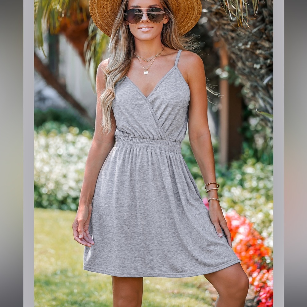 NWT cupshe V-neck Grey Slip Dress
M/Light Grey